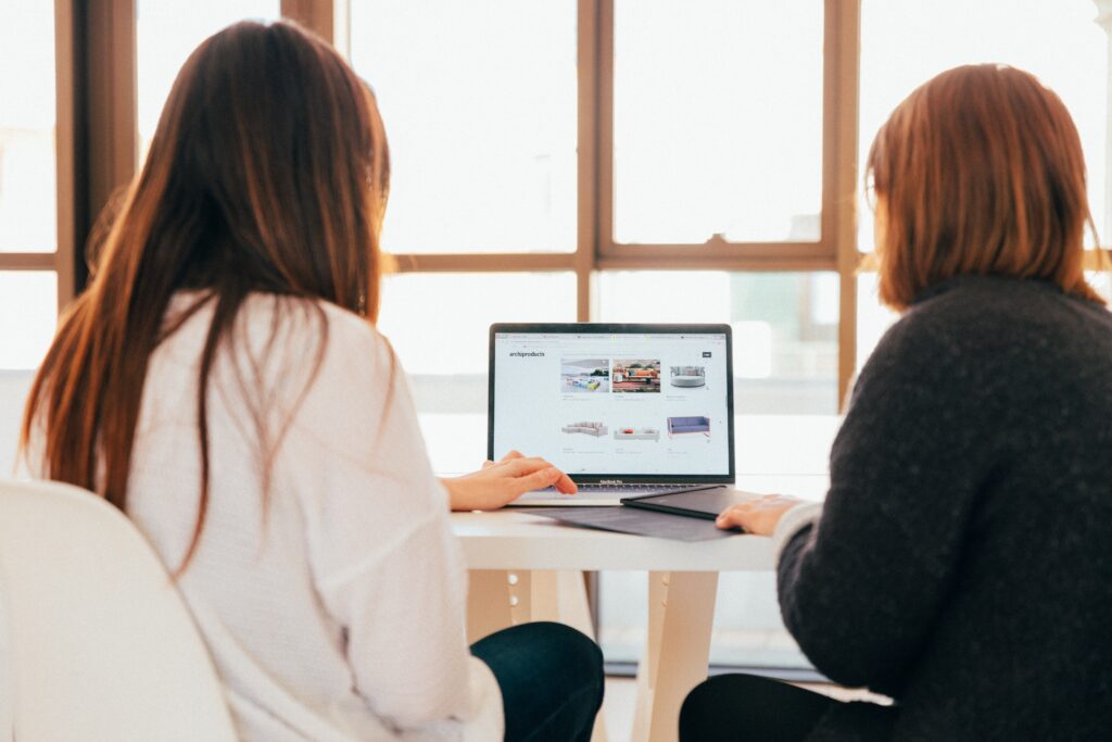 En del må være på plass før man kan sette i gang med å velge Shopify tema, dette gjelder både forretningsidé, forretningsplan og grunnleggende analyser av målgruppen.