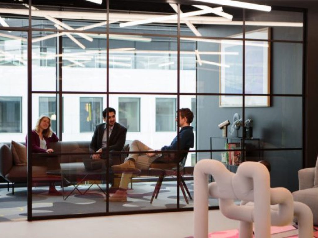 Omega_05-2048x1365-min-1